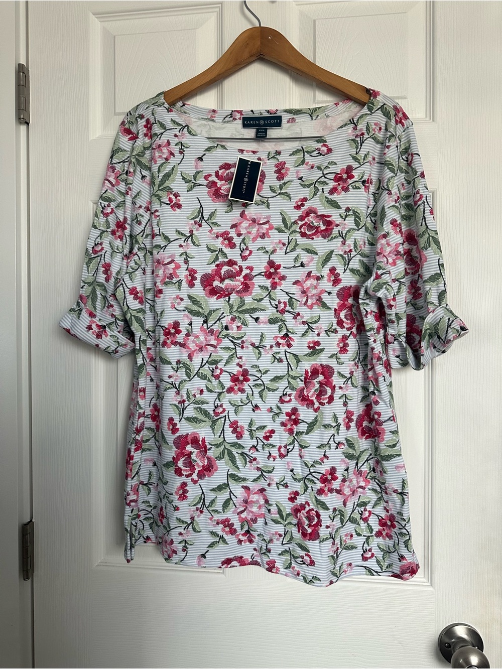 Karen Scott White Floral Scoop Neck Top with Pink Roses and Green Leaves
